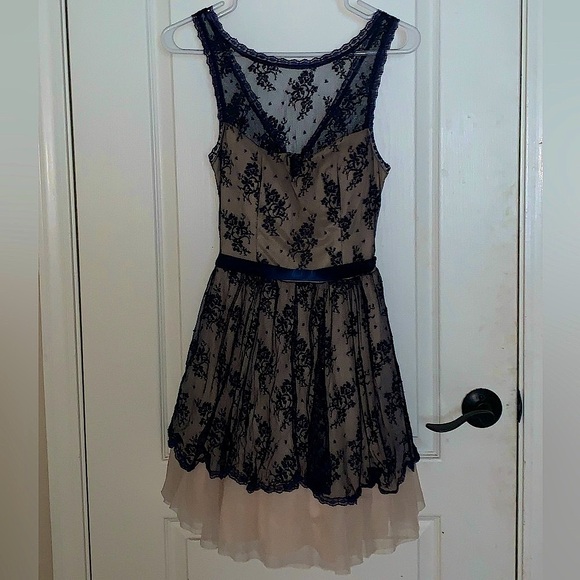 Windsor Navy and Nude Lace Dress - Size 7/8 - Picture 1 of 7